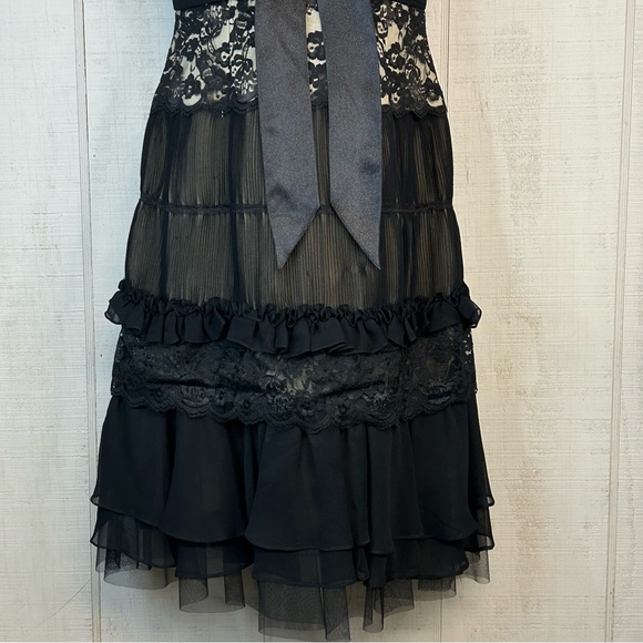 Womens Formal Midi Dress Sz 6 Sleeveless Silk Lace Ruffle Tiered Y2k Whimsigoth - Picture 4 of 13
